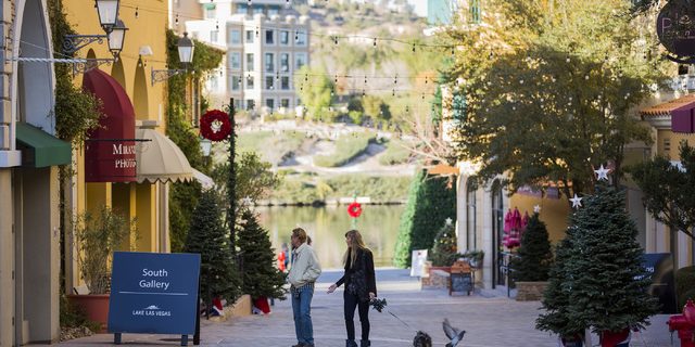 Lake Las Vegas shopping area